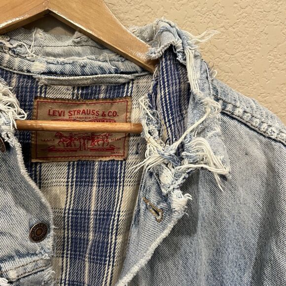 Levis Trucker Jacket Mens Size M Light Wash Distressed Denim Blanket Lined Vtg - Picture 11 of 16